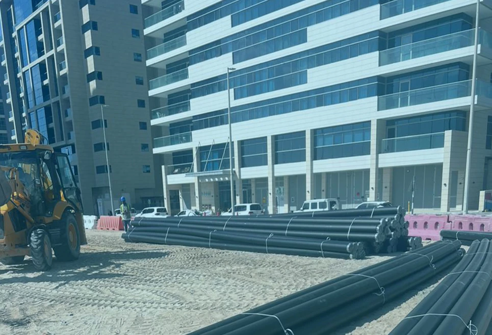 High-density urban utility pipeline distribution assemblies